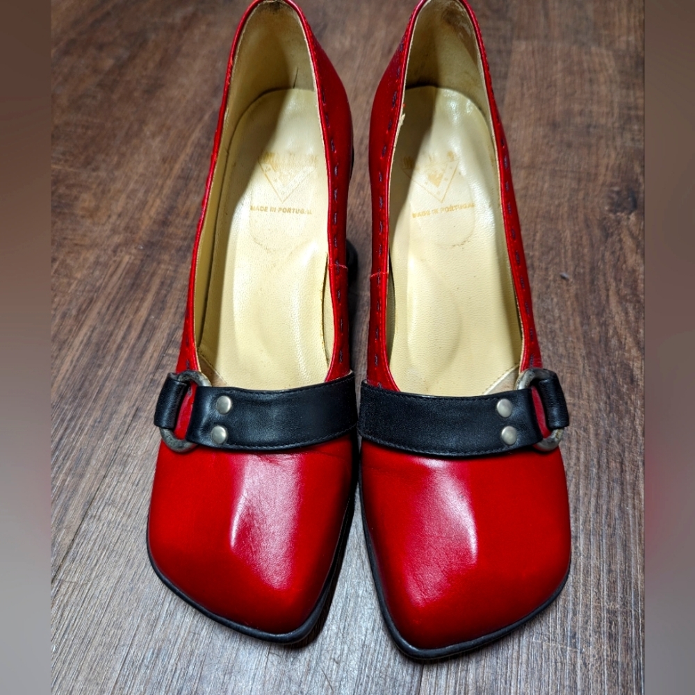 Fluevog Vanny women's 7 US Red and Black Vanny  Pump All Leather